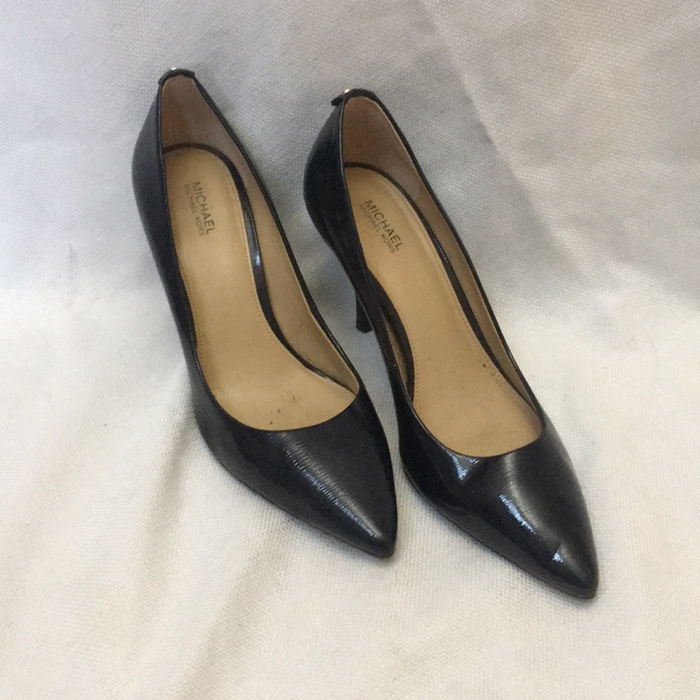 Michael Kors navy patent pumps, size 8